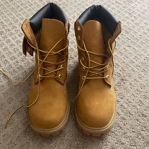 timberland boots (6.5 mens/ 8 women’s)